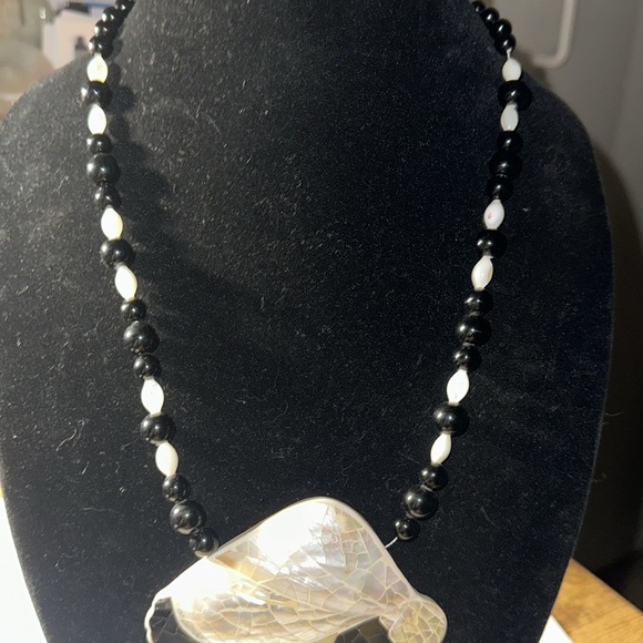 Mother of pearl - Picture 3 of 5